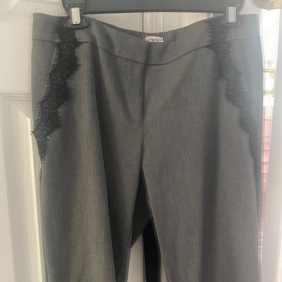 Cache gray capri pants with lace detail - Size 8 - Picture 5 of 6